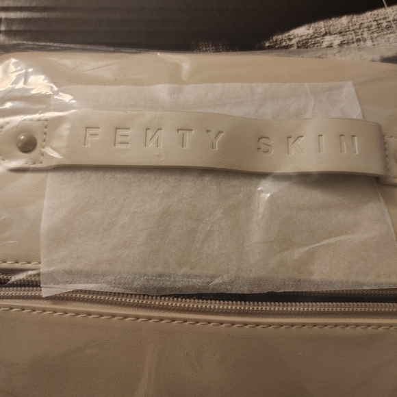 FENTY SKIN- Cosmetic Travel Make-Up Bag. Zippered Bag. New- Never Used - Picture 9 of 10